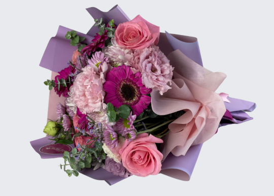 Ramo Ivana Rosas con Gerberas y Lisianthus