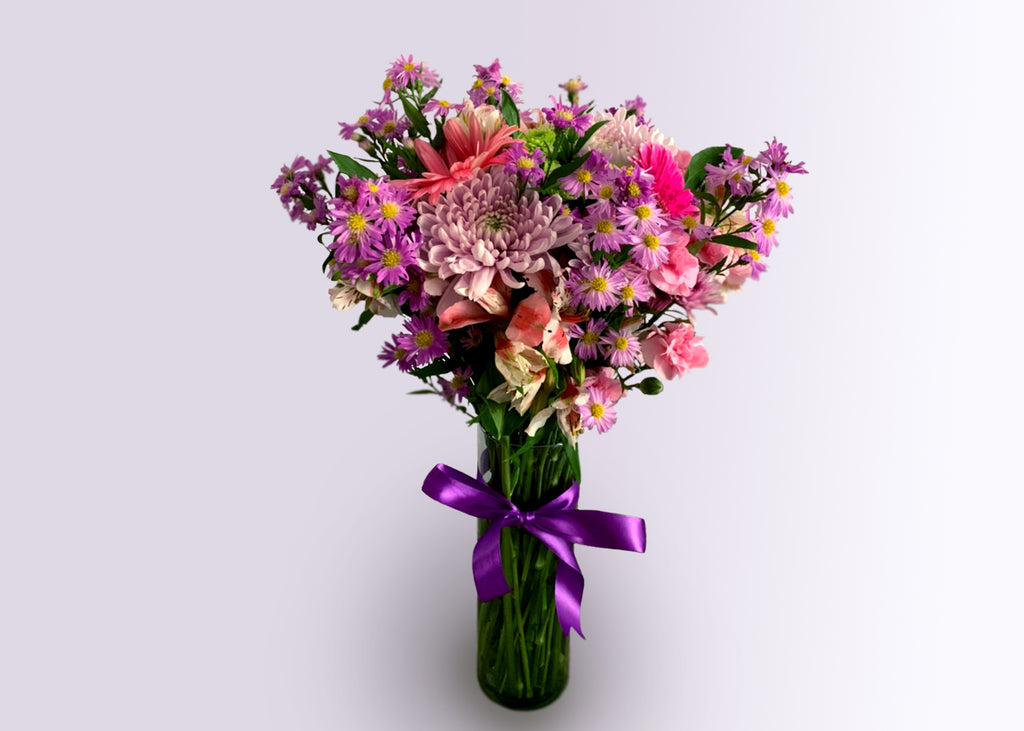 Ramo de Variedad de Flores Gerberas Astromelias Clavelina Crisantemos en tonos rosados y lilas