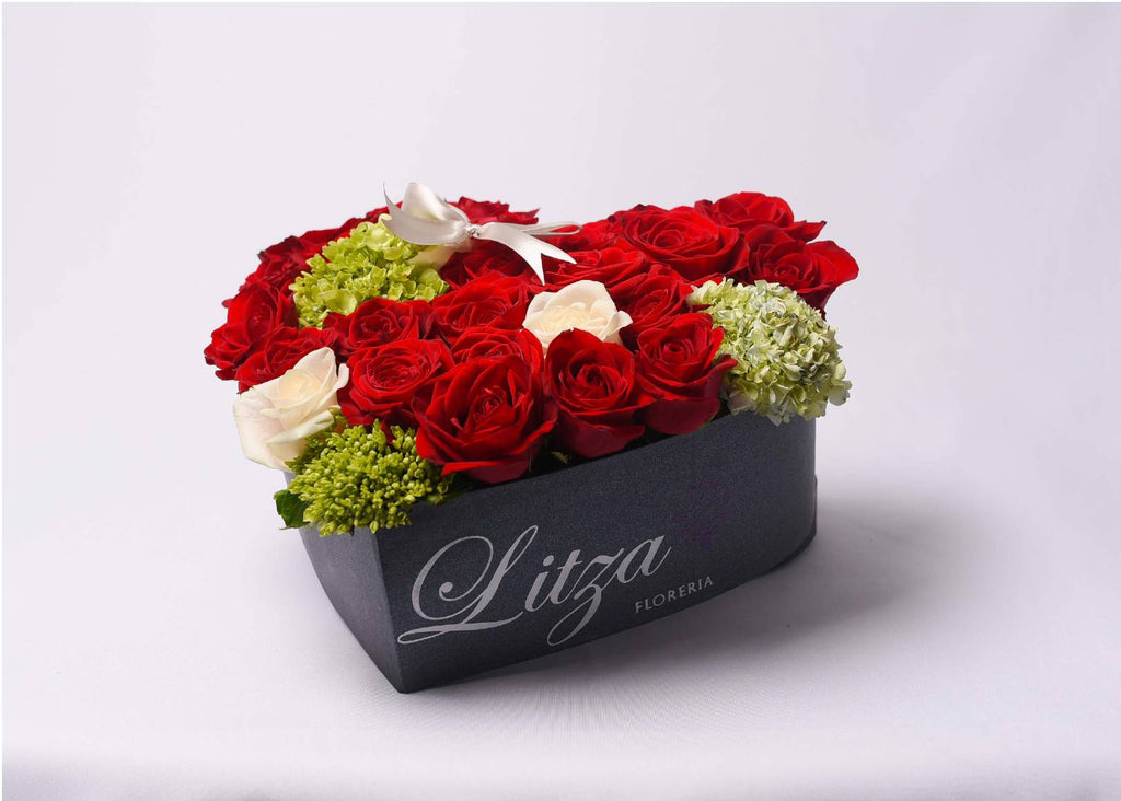 Rosas Rojas Blancas Forma Corazon con Moño Marca Litza Floreria Envia Flores Domicilio